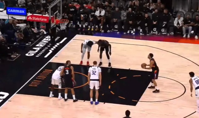 pg电子官网-伤病猛如虎！杰伦-格林首节回更衣室，次节古德温也回更衣室