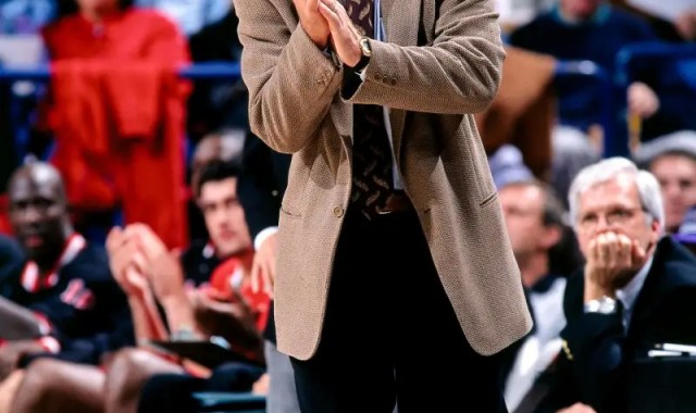 pg电子官网-精致的西装！热火官媒晒照庆祝帕特-莱利加入球队三十周年