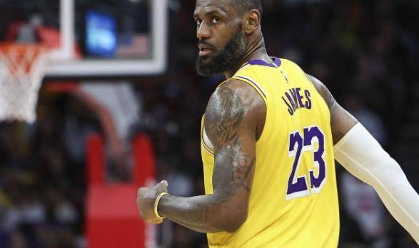 【现场】洛城德比詹姆斯发威 湖人强势逆转快艇