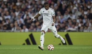 pg电子-重回老本行？西媒：人手短缺 阿拉巴可能担任左后卫出战阿森纳